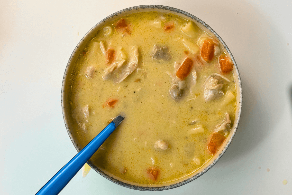 Εύκολη Κοτόσουπα One Pot με Γιαούρτι