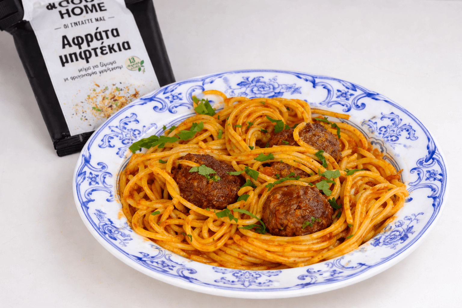 Κεφτεδάκια κοκκινιστά με μακαρόνια (one pot)